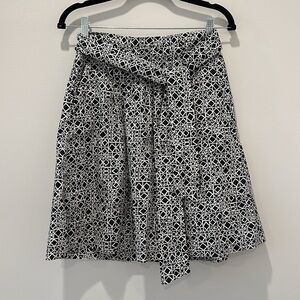 BCBG MaxAzria 100% Cotton Black White Knee Length High Waisted Skirt Patterned
